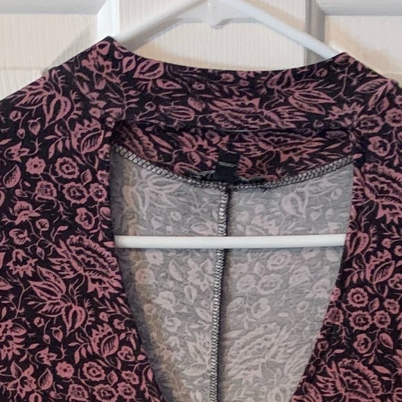 Express, Knee-length Women's Dress, Black with Dusty Rose Design, Size - Picture 2 of 2